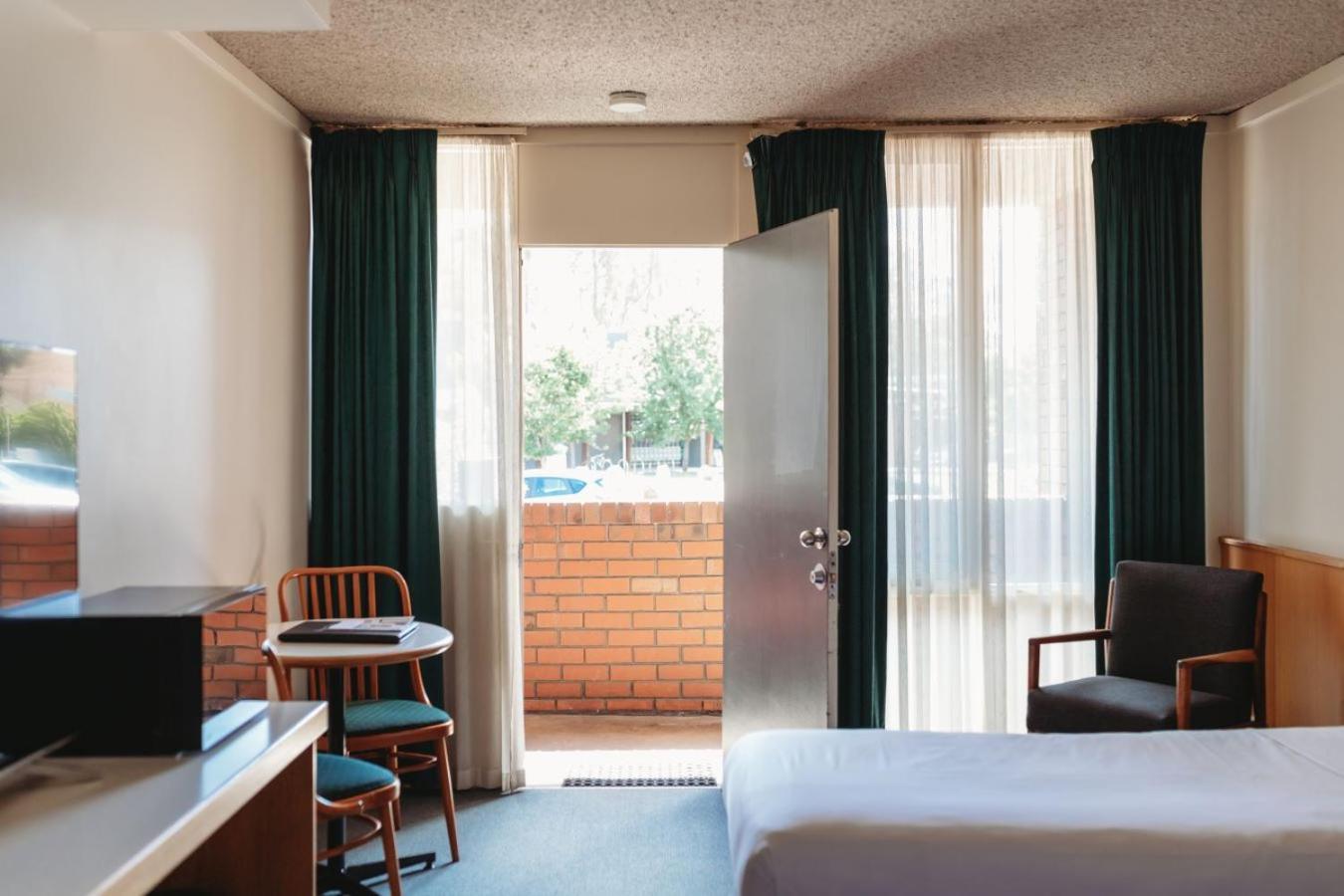 Echuca Nirebo Motel Bagian luar foto